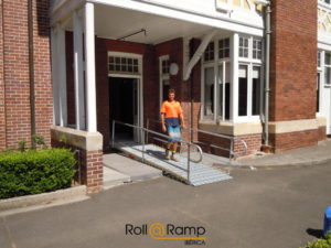 sistema modular de rampa con barandilla