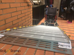 rampa enrollable rollaramp para salvar escaleras en comunidad